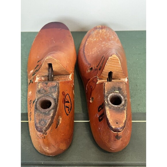 Vintage 1950’s Child Wood & Metal Shoe Forms Rustic Primitive Country Farmhouse - Picture 6 of 9